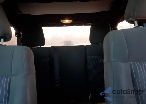 2012 Jeep Wrangler Unlimited Sport z USA, uszkodzony, nr VIN 1C4HJWDG6CL141152